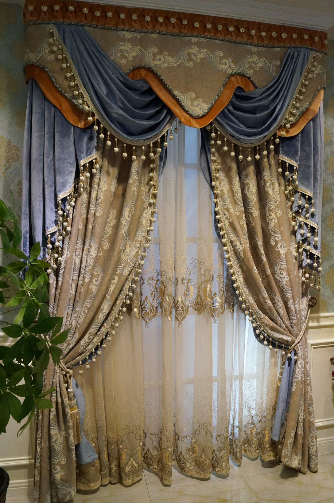 伊莎莱-简欧风客厅窗帘效果图-客厅窗帘图片